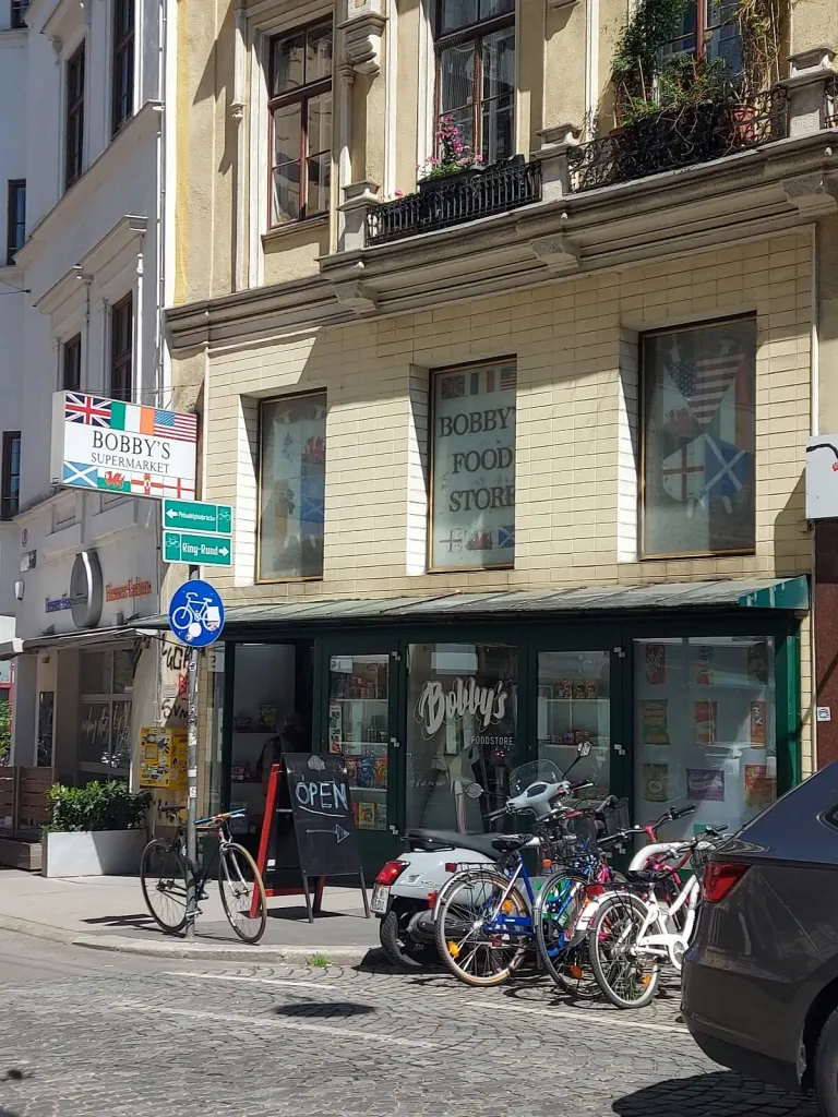 Bobbys Foodstore: Hier findest du alle Snacks für mehr Urlaubsfeeling in Wien