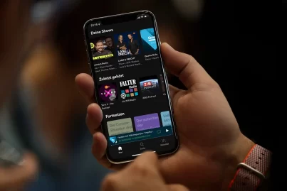 verschiedene Podcasts auf Smartphone
