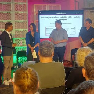 Podiumsdiskussion auf der Re:Publica 2025 zum Thema "Das Jahr, in dem Print endgültig stirbt - und wie es weitergeht"
